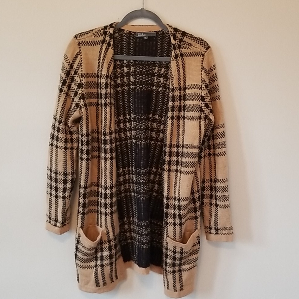 Tan black designer sweater cardigan with pockets